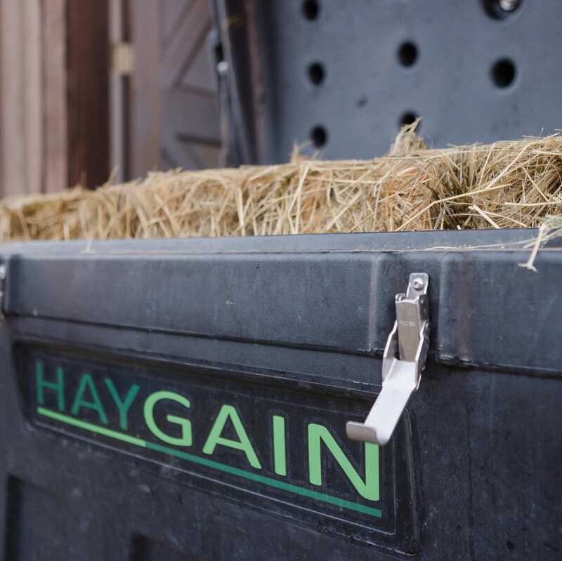 Foin purifié sortant d'un appareil Haygain